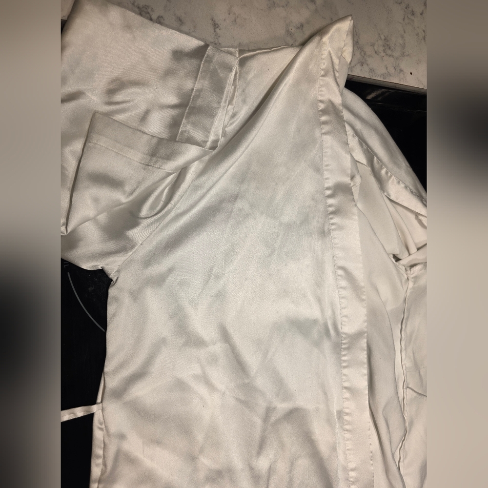 Victoria's Secret White Satin Robe - Picture 10 of 11